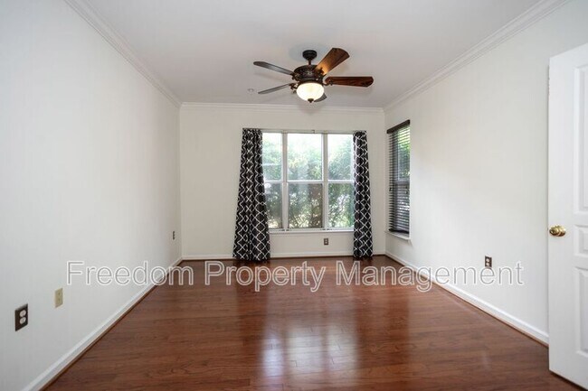 Building Photo - 2204 Westcourt Ln