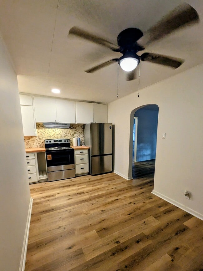 Building Photo - 2232 SW Plass Ave