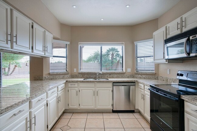Building Photo - Spacious Tempe 4 bedroom