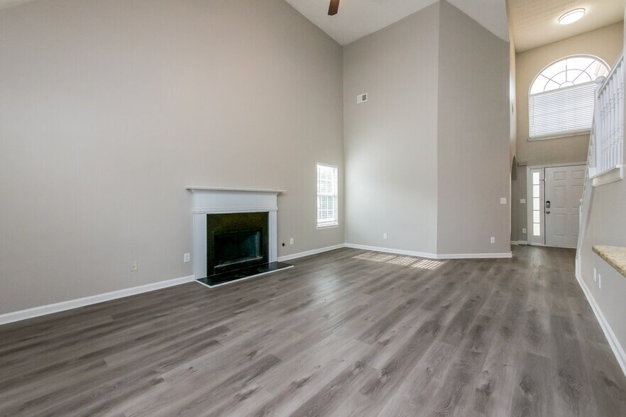 Building Photo - 204 Biltmore Way