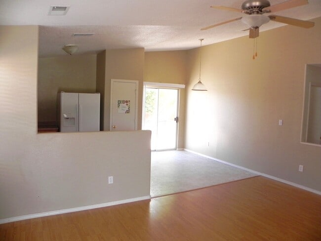 Building Photo - Prominent 3 Bedroom, 2 Bath Single Story Home In Rio Rancho!