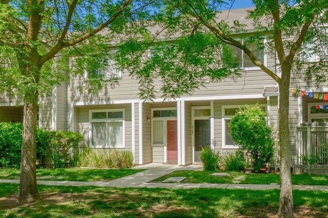 Primary Photo - 3121 Woods Cir