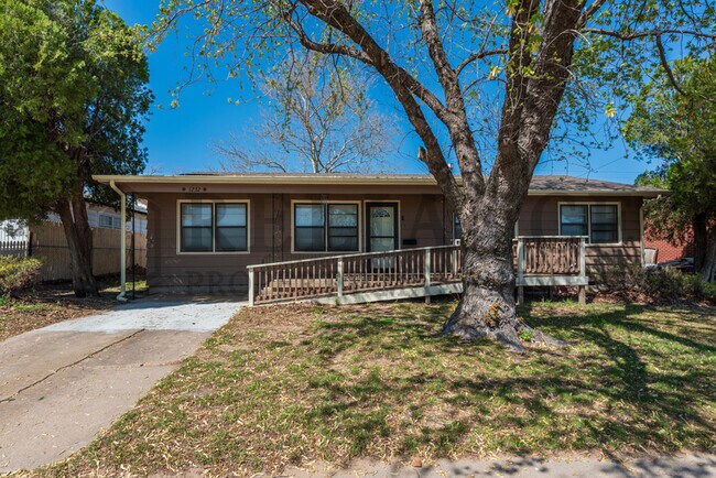 Primary Photo - 1232 E Galena St