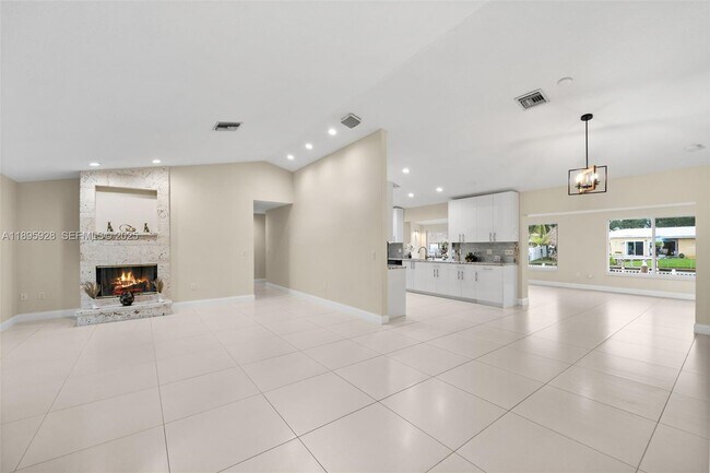 Building Photo - 1412 NE 53rd Ct