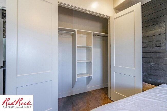 Building Photo - 4 Bedroom Luxury Home Near Sand Hollow