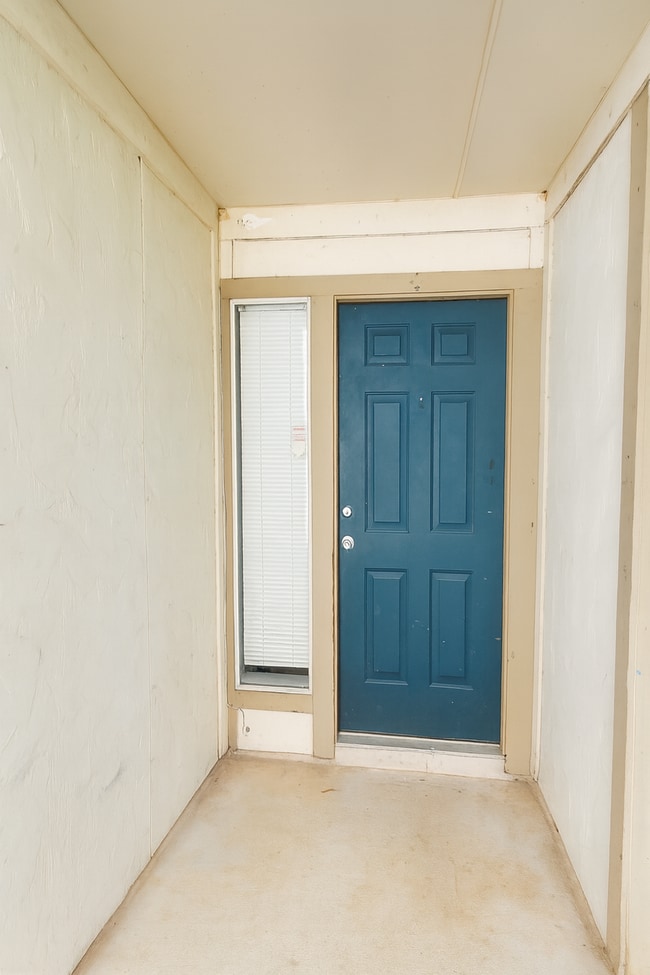 Building Photo - 1217 Armadillo Rd