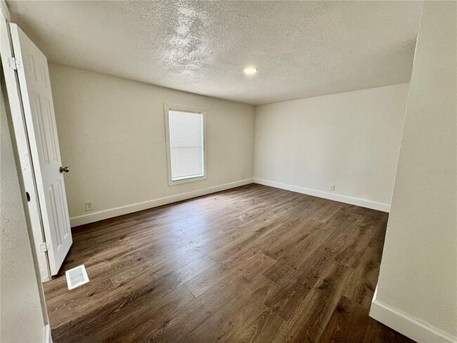 Building Photo - 112 Laureti Ln