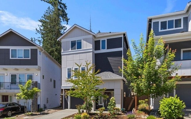 Building Photo - Modern 4-Bed Home in Northshore School District with A/C