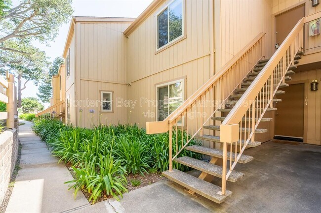 Building Photo - 300 Glenwood Cir