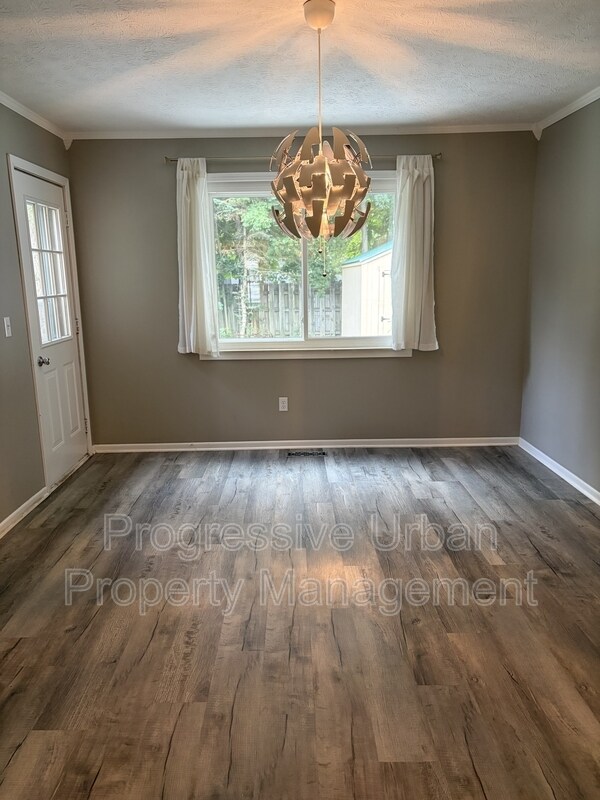 Building Photo - 453 Auburn St