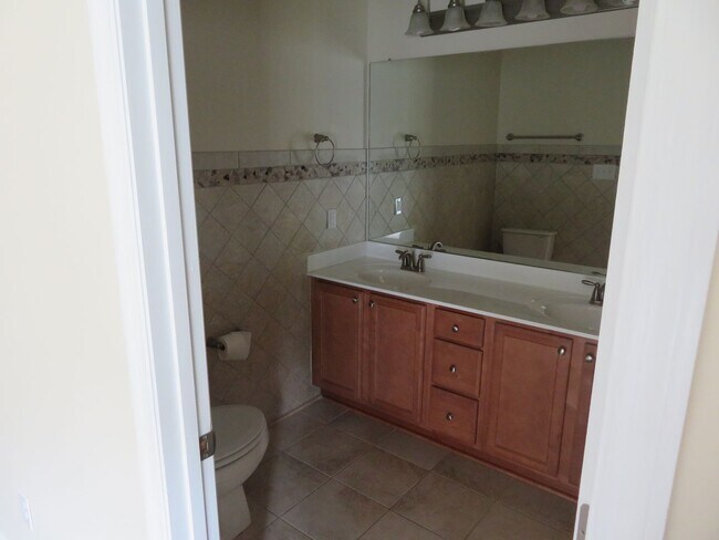 Building Photo - 3 Br 2.5 BA in Southwest