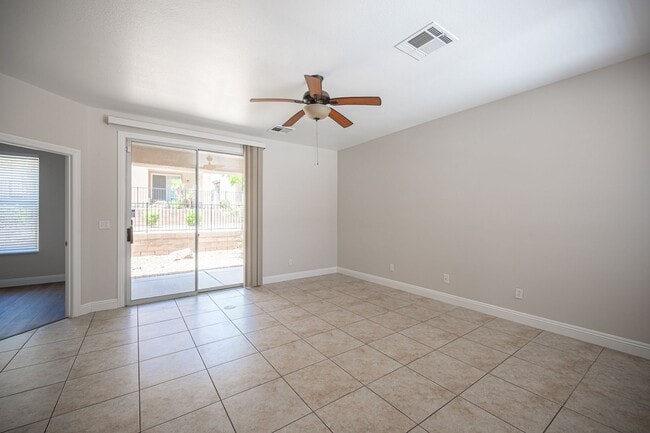 Building Photo - Beautiful 4 Bedroom 2.5 bath Home in the Southwest!