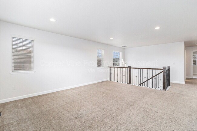 Building Photo - 3266 Yale Dr
