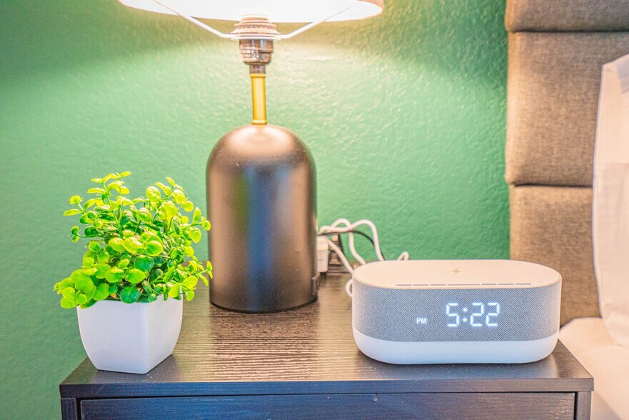 Building Photo - 6610 N 93rd Ave