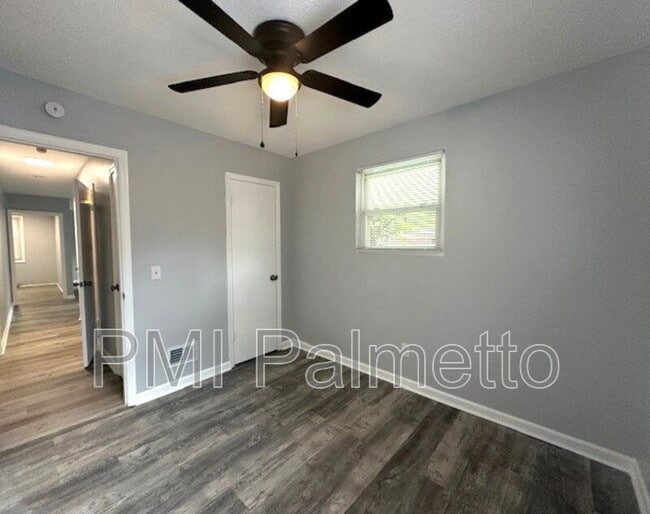 Building Photo - 216 Saddlefield Rd