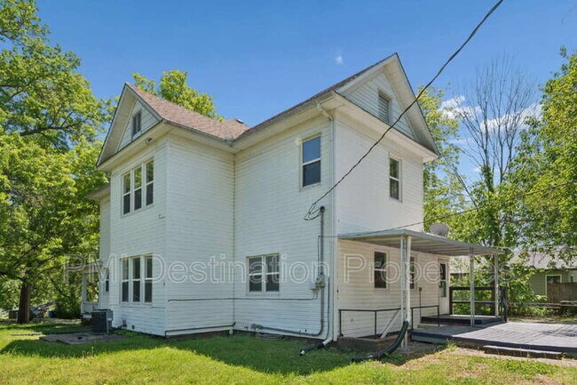 Building Photo - 204 Bury St