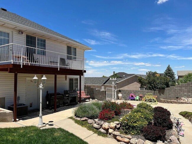 Building Photo - 2167 Cedar Hills Dr