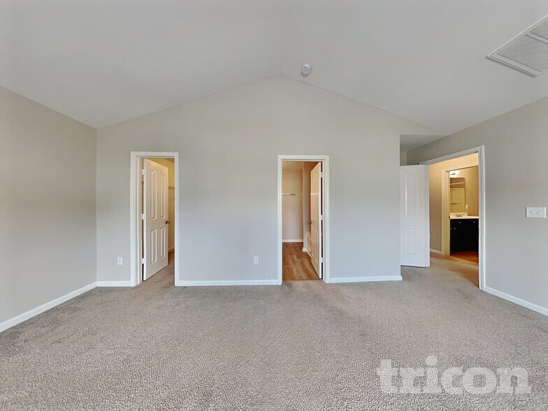 Building Photo - 747 Markham Cir