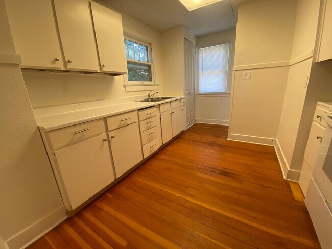 Building Photo - Viking Properties, LLC Duplex
