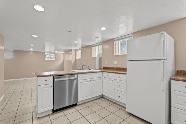 Building Photo - 137 E 600 N