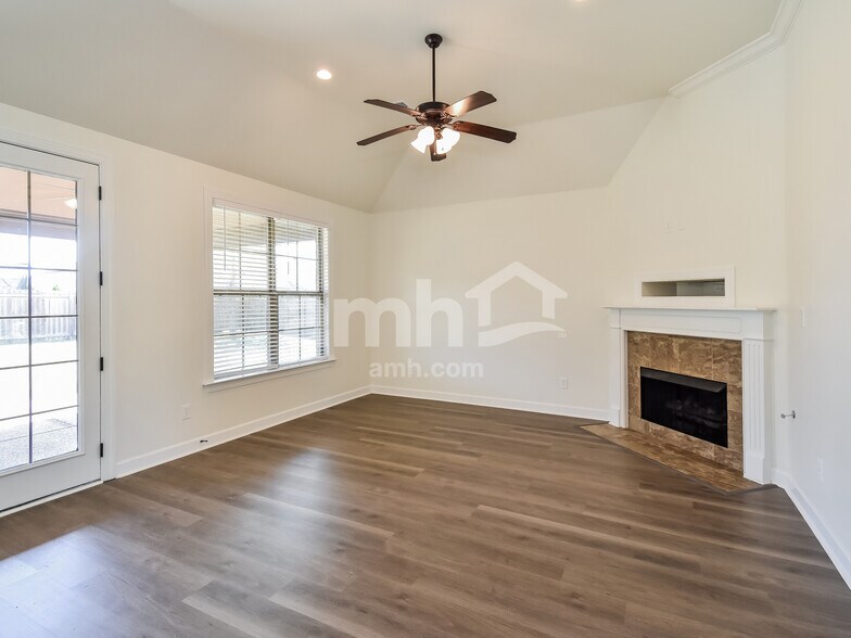 Building Photo - 90 Laurel Cove