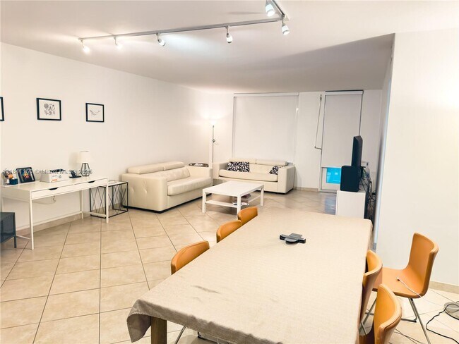 Building Photo - 10185 Collins Ave