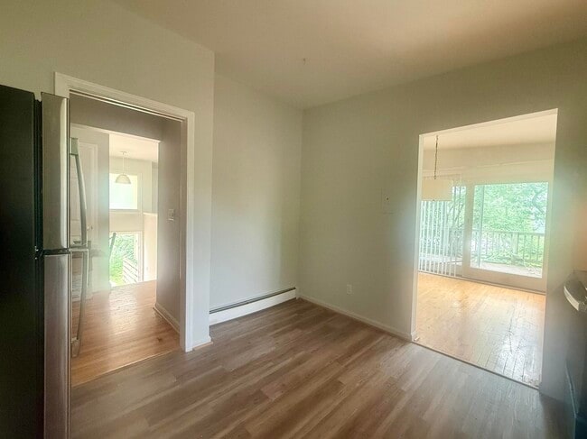 Building Photo - 412 S Revena Blvd