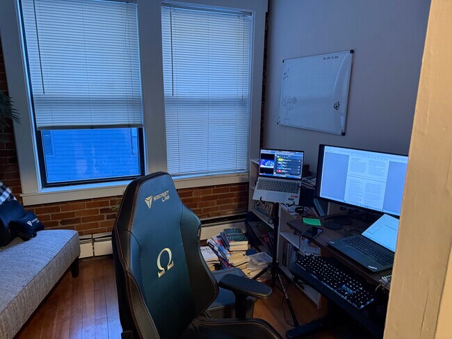 Building Photo - 105 Main St