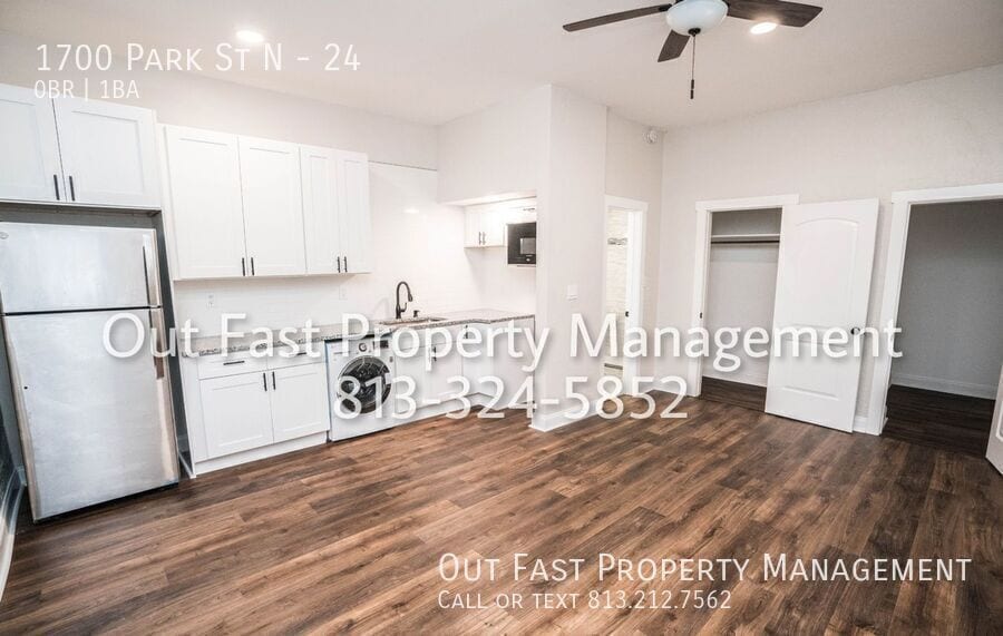 Building Photo - 1700 Park St N