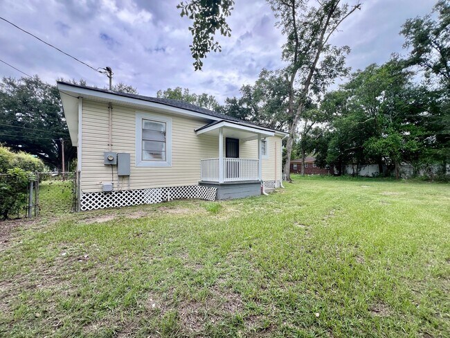 Building Photo - 4118 Columbia Ave