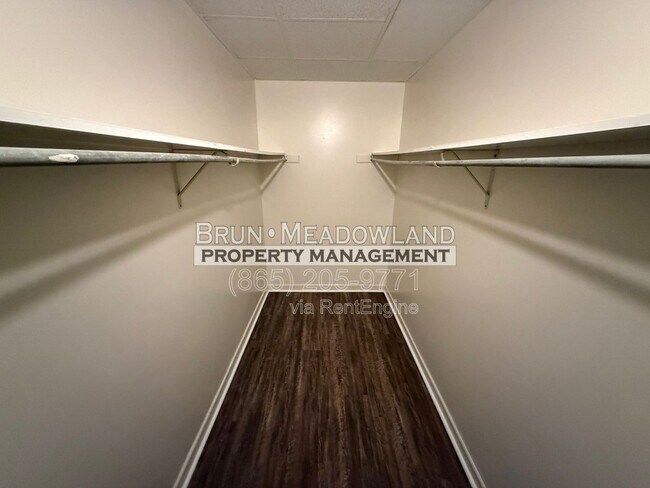 Building Photo - 1921 Meadowland Ln