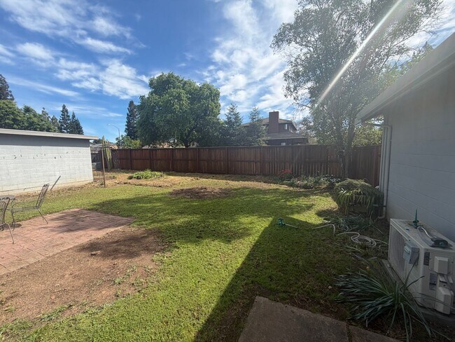 Building Photo - 5319/21 Robertson Ave