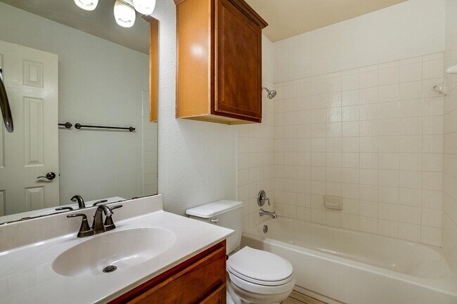 Building Photo - 1206 Hensley Dr