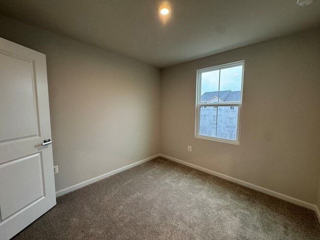 Building Photo - Brand New Townhouse, Great Location!