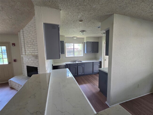 Building Photo - 16331 Dew Drop Ln