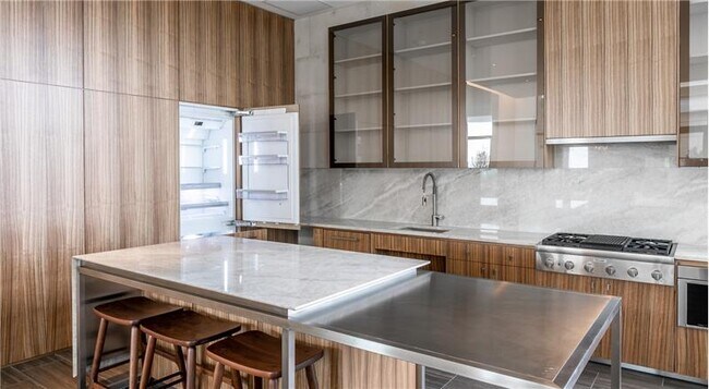 Building Photo - 3410 Yoakum Blvd