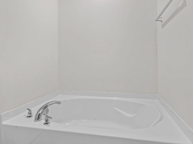 Building Photo - Spacious 3-Bedroom Home in Desirable Talle...