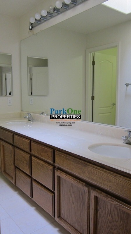 Building Photo - Large Danville Home with Pool