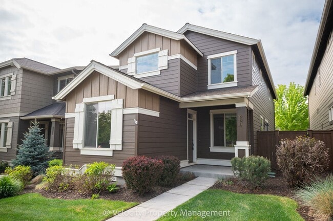 Primary Photo - Lovely 3 bedroom, 2.5 bathroom home plus a...