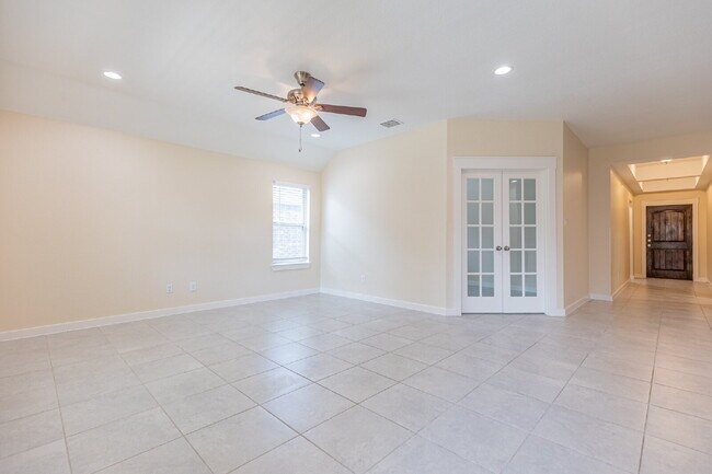 Building Photo - 142 Destiny Dr