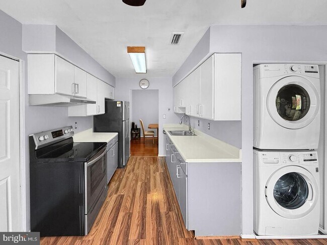 Building Photo - 13247 Meander Cove Dr