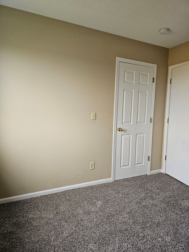 Building Photo - Updated Two Bedroom in Paulding