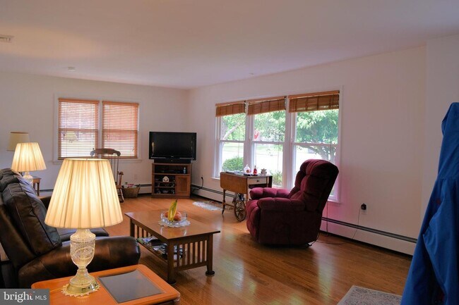 Building Photo - Beautiful 2 bed Rancher for Rent. Palmyra