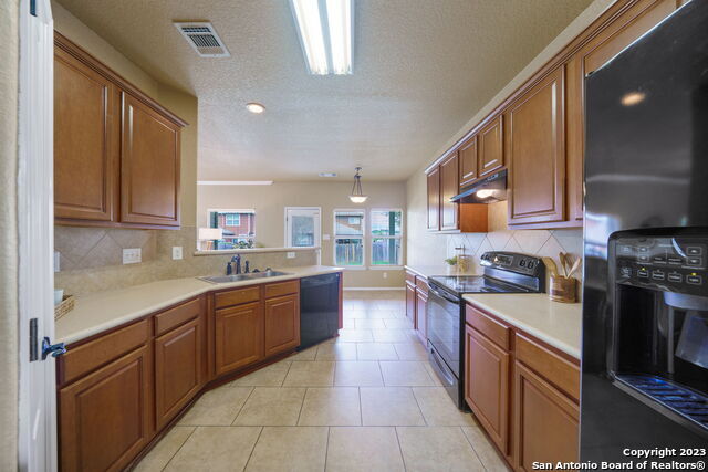 Building Photo - 9902 Meadow Lark