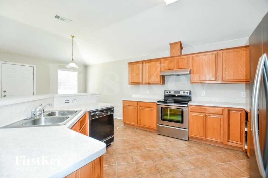 Building Photo - 106 Drake Ln
