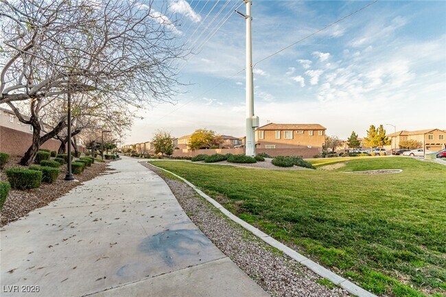 Building Photo - 788 Forest Peak St