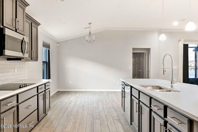 Building Photo - 353 Ponderosa Dr