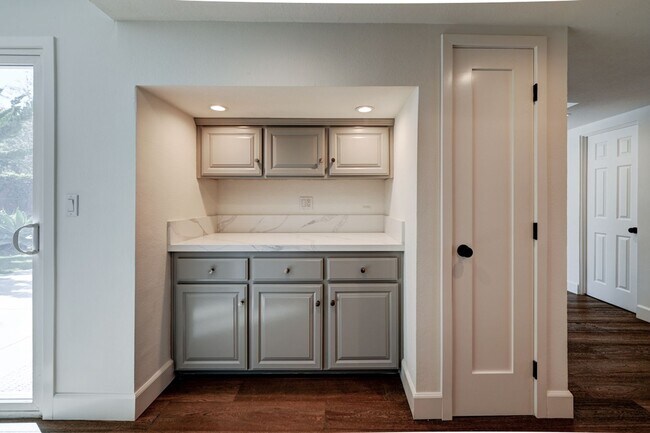 Building Photo - Updated, 3 bedroom 2.5 bath townhouse located in the Newport Riviera Community