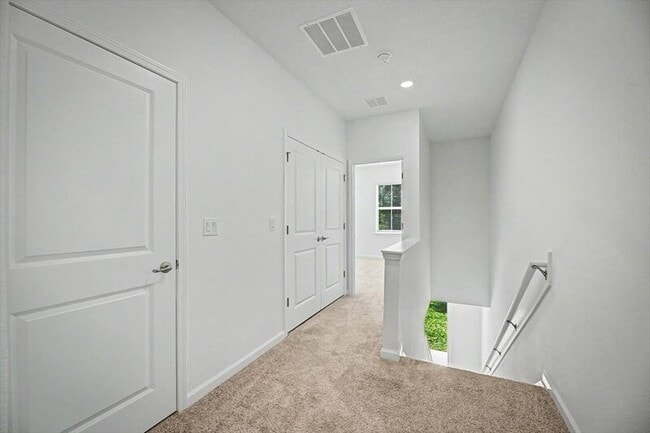 Building Photo - 61 Mellowood Ln