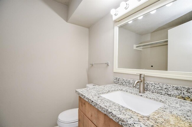 Building Photo - 12569 Wellington Park Dr